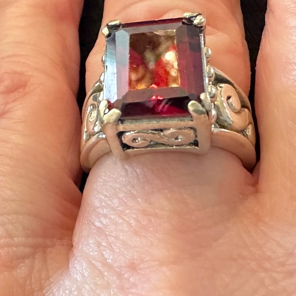 Sterling silver ring. Marked 925. Faux red stone. Size 7. - Picture 4 of 6